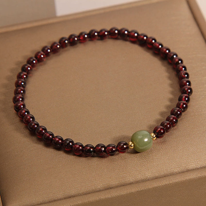 Buddha Stones Natürliches 3 mm ultradünnes Granat-Hetian-Jade-Perlen-Stabilitätsarmband