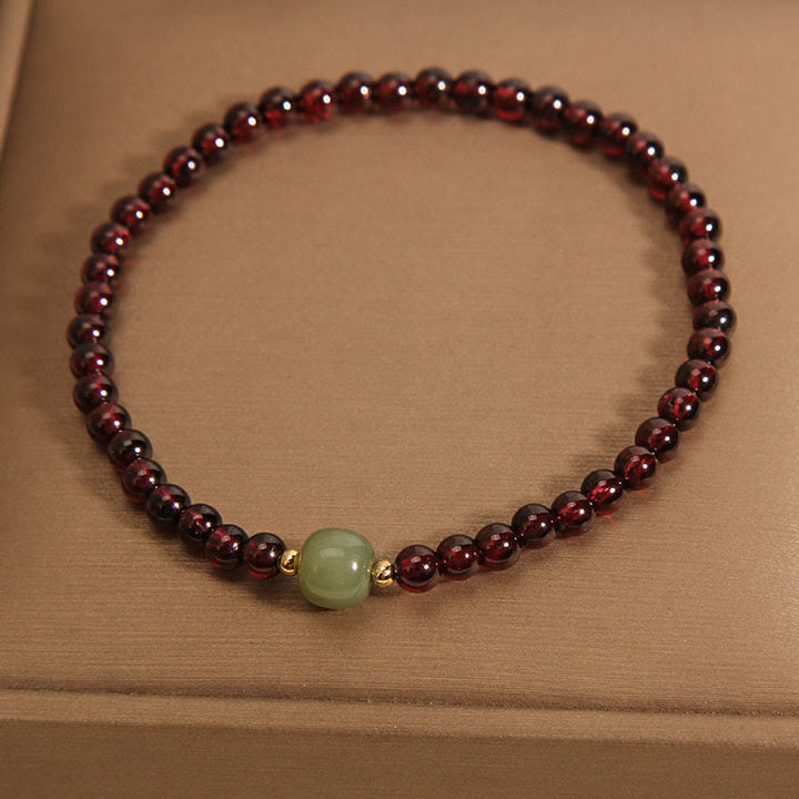 Buddha Stones Natürliches 3 mm ultradünnes Granat-Hetian-Jade-Perlen-Stabilitätsarmband