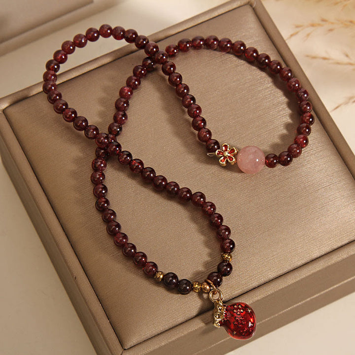 Buddha Stones Natürliches 3 mm ultradünnes Granat-Rosenquarz-Perlen-Geldbeutel-Glockenblumen-Schutzarmband
