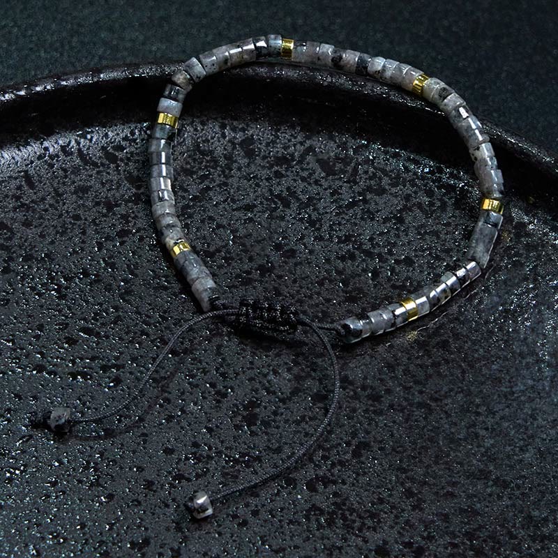 Buddha Stones Armband mit natürlichen schwarzen Glitzersteinen und Zwischenperlen