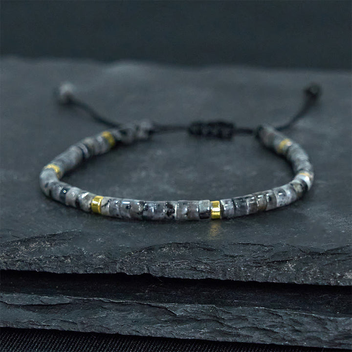 Buddha Stones Armband mit natürlichen schwarzen Glitzersteinen und Zwischenperlen