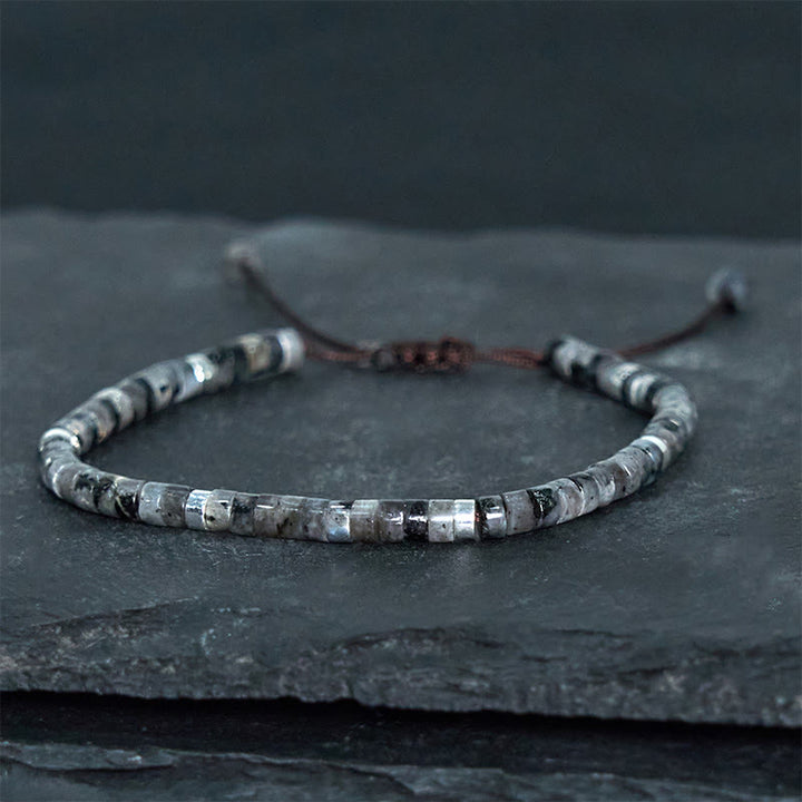 Buddha Stones Armband mit natürlichen schwarzen Glitzersteinen und Zwischenperlen
