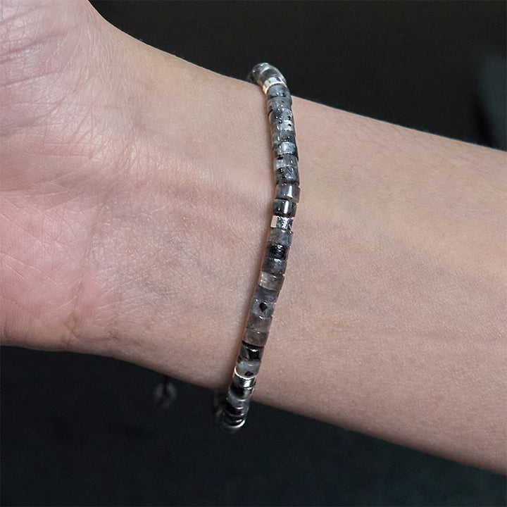 Buddha Stones Armband mit natürlichen schwarzen Glitzersteinen und Zwischenperlen