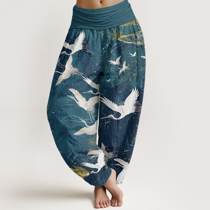 Haremshose für Damen mit elastischer Taille und Buddha Stones aus reiner Baumwolle mit fliegenden weißen Kranichen und glückverheißenden Wolken