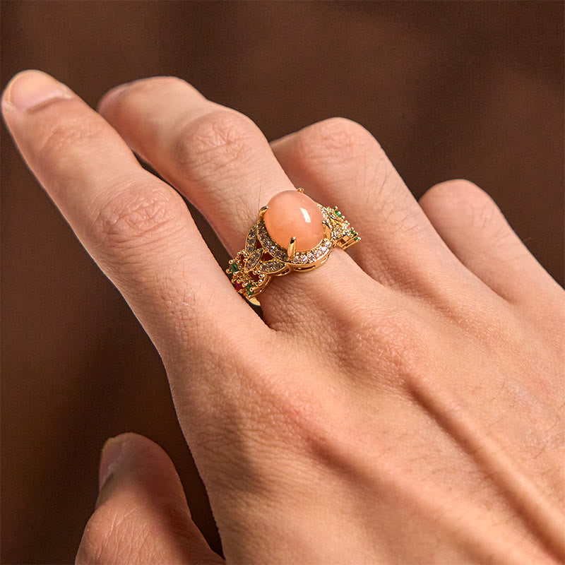 Buddha Stones Vintage-Ring mit Krappenfassung, vierblättriges Blumendesign, Pfirsichmondstein, verstellbar, beruhigend
