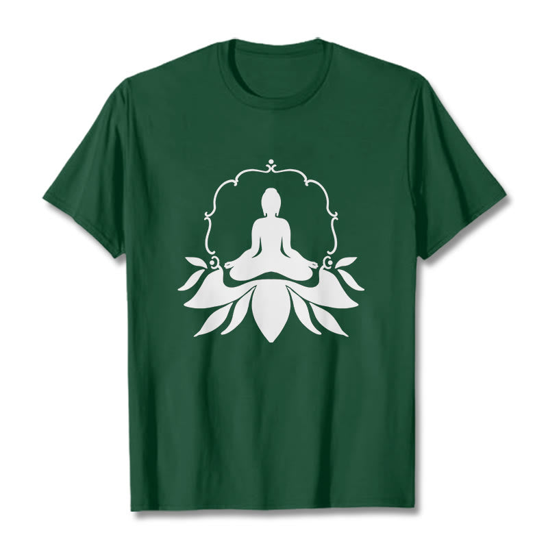 Buddha Stones ​​Meditierender Buddha Sitzend auf Gras T-Shirt - Waldgrün - 2XL - image 10