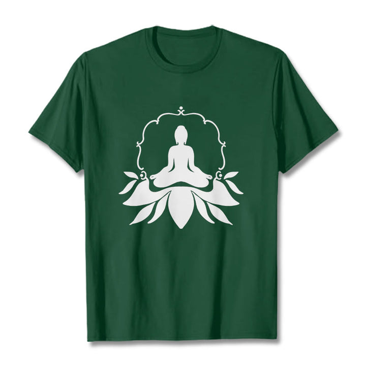 Buddha Stones ​​Meditierender Buddha Sitzend auf Gras T-Shirt - Waldgrün - 2XL - image 10