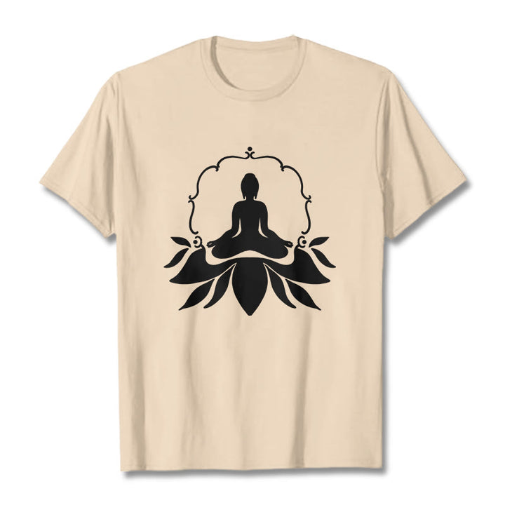 Buddha Stones ​​Meditierender Buddha Sitzend auf Gras T-Shirt - Biskuit - 2XL - image 8