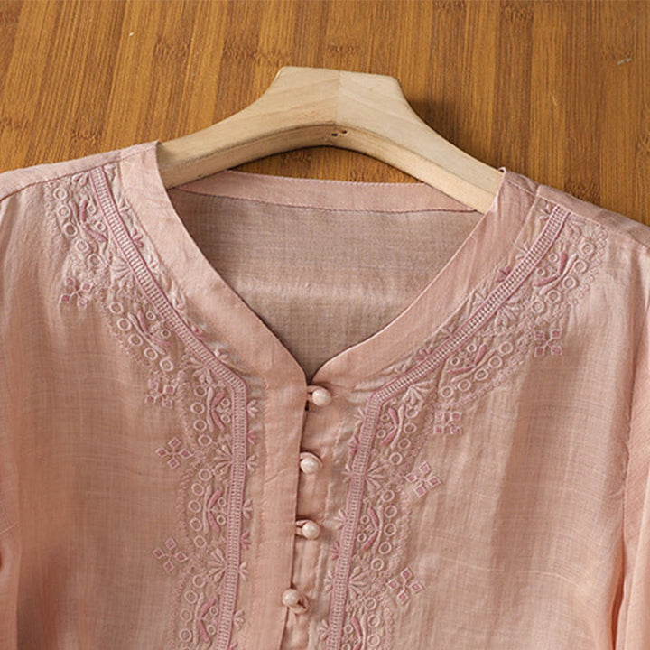 Buddha Stones Lässiges Damen-Shirt mit V-Ausschnitt und Stickereien aus Polyester mit halblangen Ärmeln und Frosch-Knopf - image 29