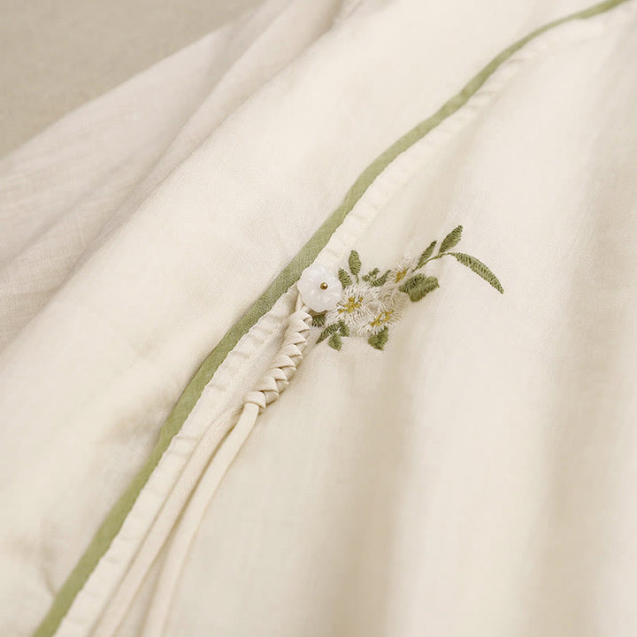 Damen-Shirt mit Buddha Stones, beigefarbenem Blumenmuster und grüner Blattstickerei, Rundhalsausschnitt und Dreiviertelärmeln - image 4