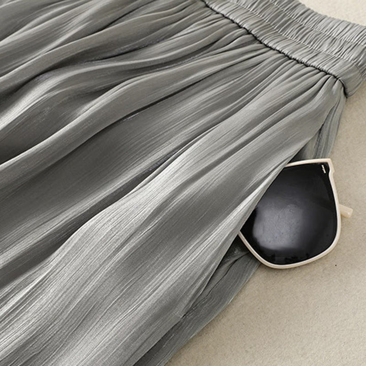 Buddha Stones Hellgraue Damenhose mit weitem Bein und Faltendesign, elastischer Bund und Taschen - image 9