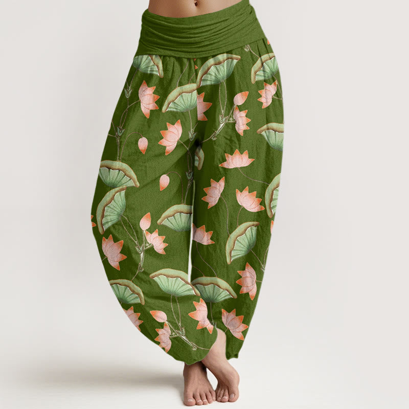 Haremshose mit elastischer Taille und Buddha Stones, rosa Lotusblumen, üppigen grünen Blättern - Olivgrün - US22， UK/AU26，EU54 (6XL) - image 1
