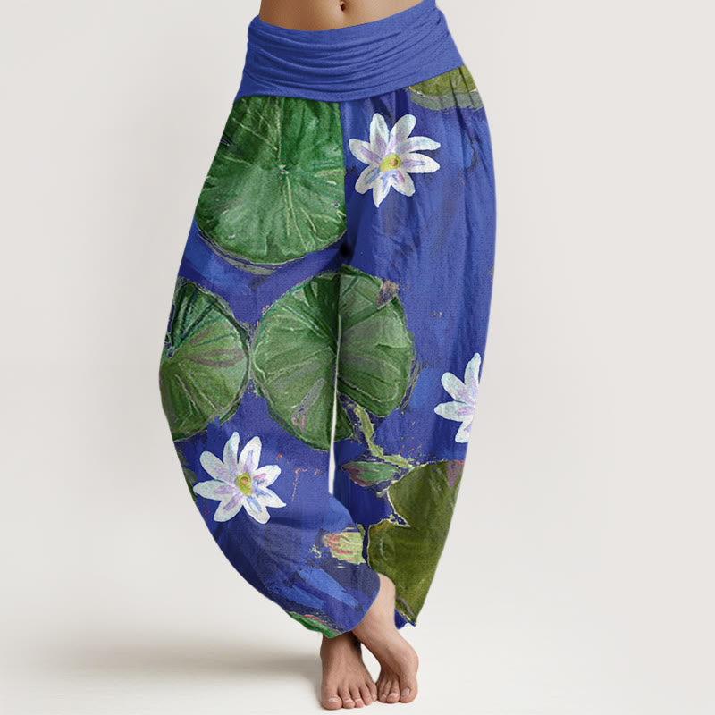 Buddha Stones Lässige Haremshose für Damen mit grünem Lotusblatt- und weißem Blumenmuster - Schieferblau - US22， UK/AU26，EU54 (6XL) - image 1