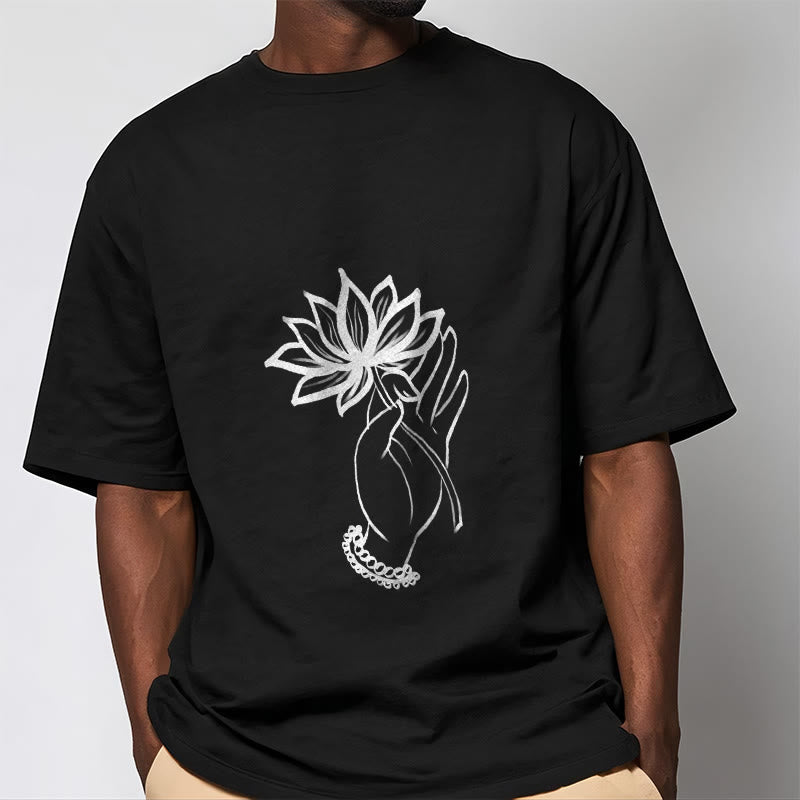 Buddha Stones Lässiges Baumwoll-T-Shirt mit Lotusblumenmuster - image 2