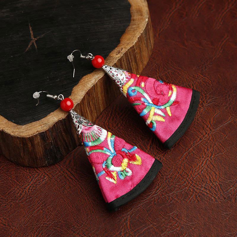 Handgemachte fächerförmige Yi-Stickerei-Harmonie-Ohrringe aus Buddha Stones Steinen - Rosa (Legierungspfosten) - image 3