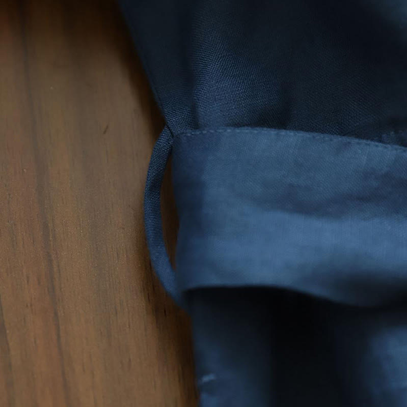 Buddha Stones – Lässiges, schlichtes Midikleid aus Leinen mit Schnürung und Stehkragen und Taschen - image 7