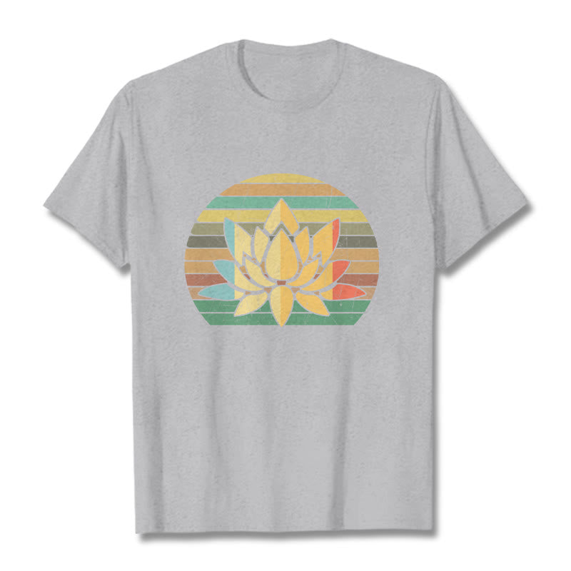 Buddha Stones Lässiges Retro-T-Shirt mit gestreiftem Hintergrund und Lotusblumenmuster aus Baumwolle - Hellgrau - 2XL - image 20
