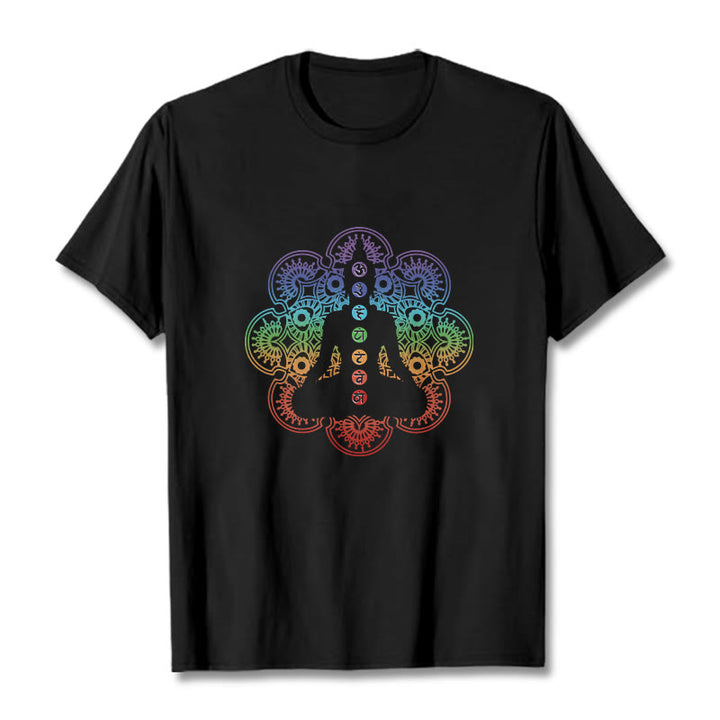 Buddha Stones Lässige meditierende Figur Buntes Mandala-Muster Baumwoll-T-Shirt - Schwarz - 2XL - image 1