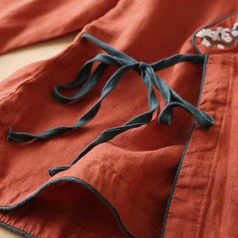 Buddha Stones Lässiges Damenhemd aus Baumwolle mit bestickten Blumen, schrägem Kragen und Riemen - image 1