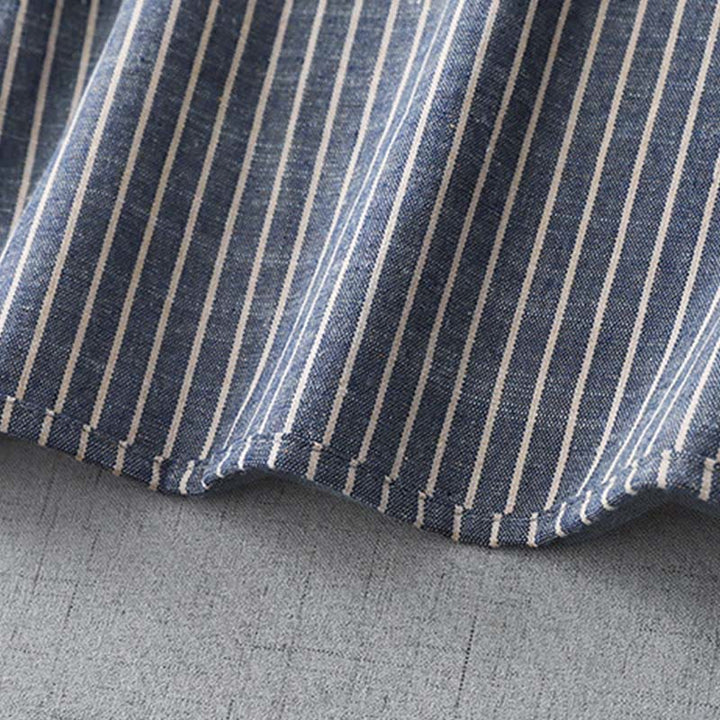 Buddha Stones – Hellstahlblau-weiß gestreiftes Midikleid aus Baumwolle und Leinen mit langen Ärmeln und Revers und Taschen - image 10