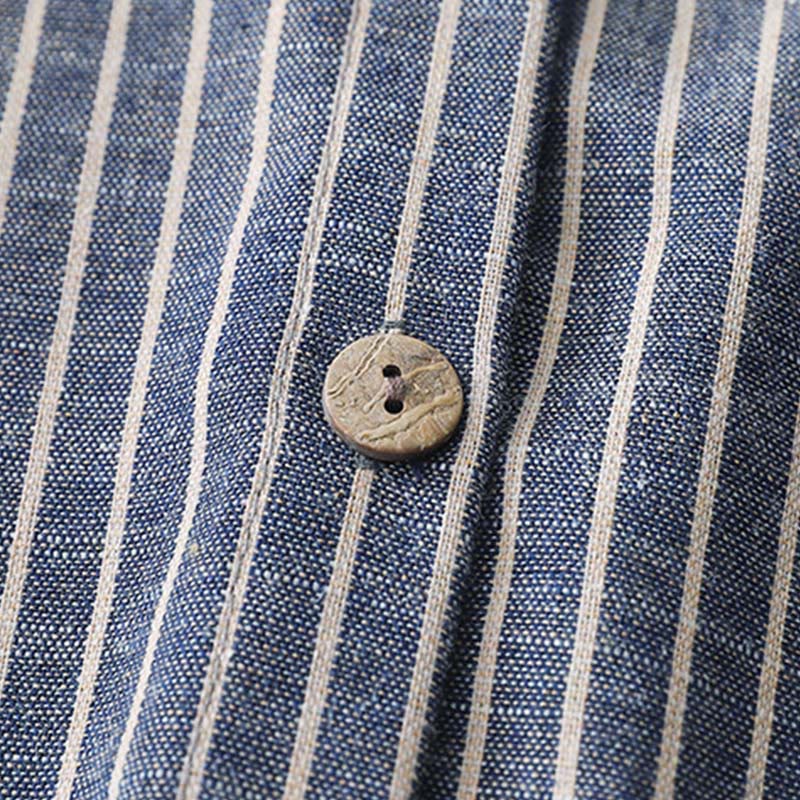 Buddha Stones – Hellstahlblau-weiß gestreiftes Midikleid aus Baumwolle und Leinen mit langen Ärmeln und Revers und Taschen - image 5