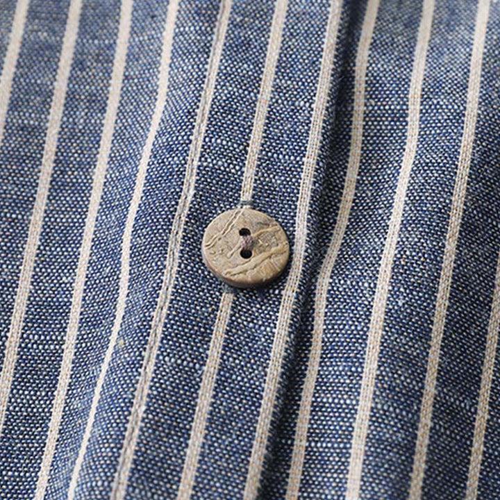 Buddha Stones – Hellstahlblau-weiß gestreiftes Midikleid aus Baumwolle und Leinen mit langen Ärmeln und Revers und Taschen - image 5