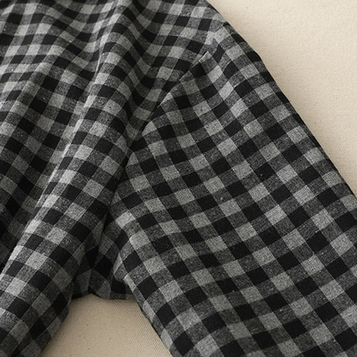 Buddha Stones – Schwarzes Midikleid aus Baumwolle und Leinen mit Schnürung, kariertem Revers und langen Ärmeln und Taschen - image 8