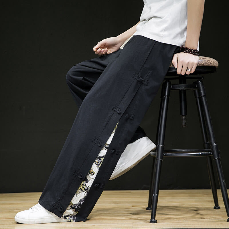Buddha Stones Lässige Patchwork-Herrenhose mit weitem Bein und Taschen im Kranichmuster mit Froschknopf-Design - image 9
