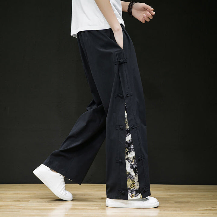 Buddha Stones Lässige Patchwork-Herrenhose mit weitem Bein und Taschen im Kranichmuster mit Froschknopf-Design - image 6