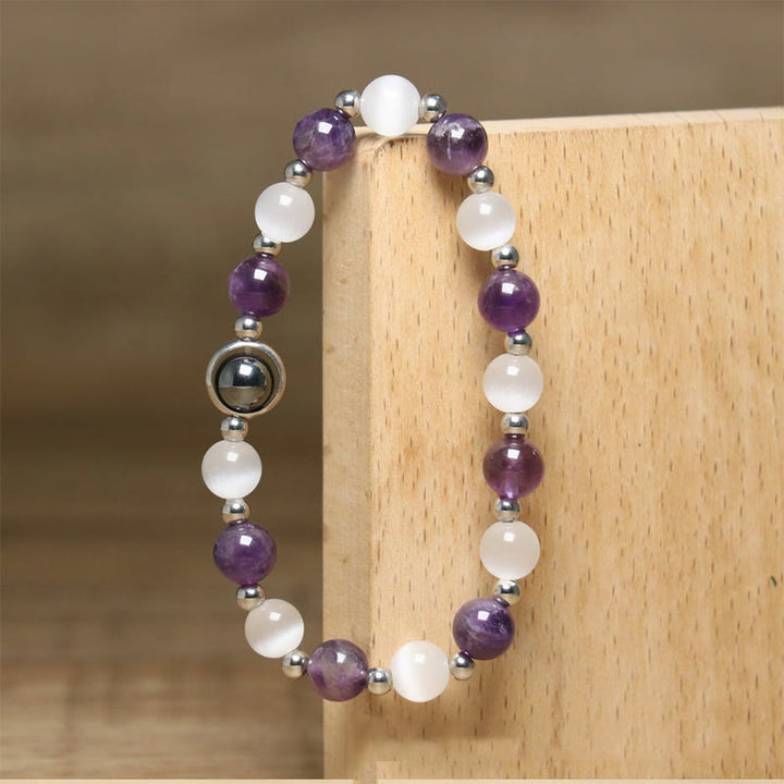 Buddha Stones Balance-Armband mit natürlichen Amethyst- und weißen Katzenaugenperlen - image 5
