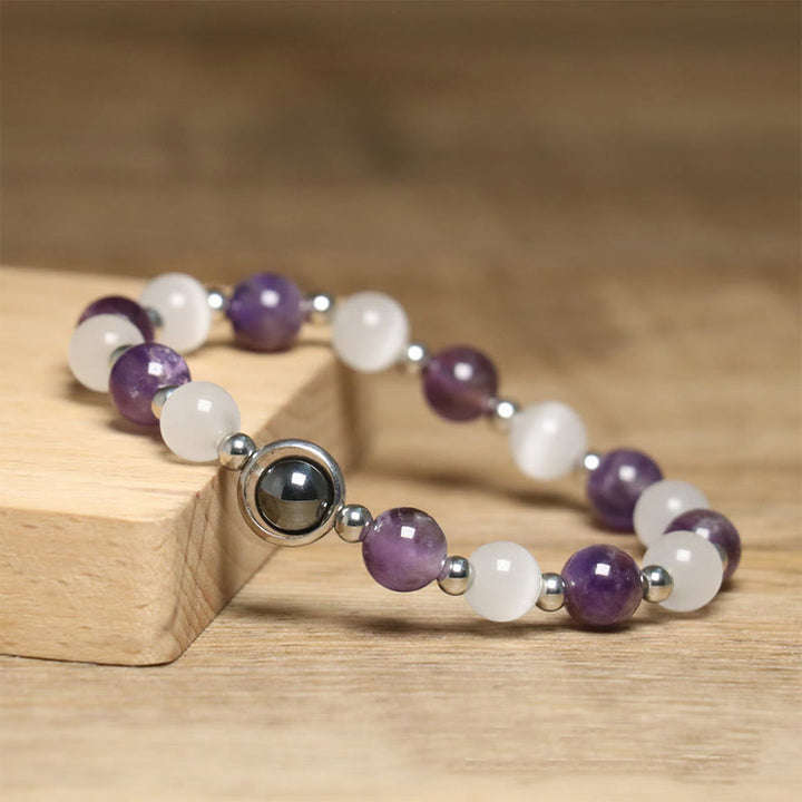 Buddha Stones Balance-Armband mit natürlichen Amethyst- und weißen Katzenaugenperlen - image 3