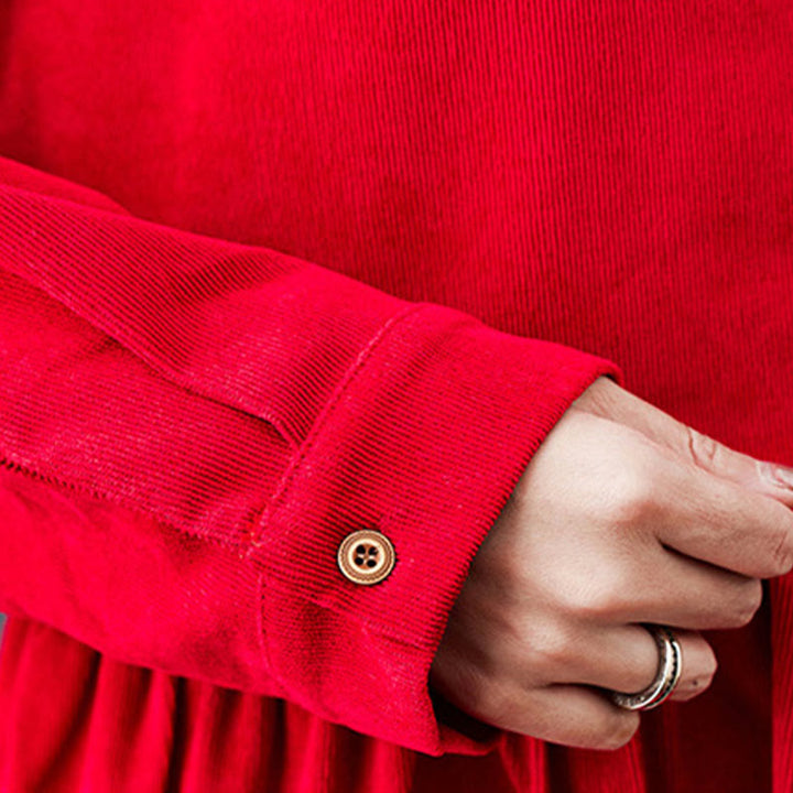 Buddha Stones – Langärmliges Midikleid aus Baumwollcord mit Herbstknöpfen und Taschen - image 18