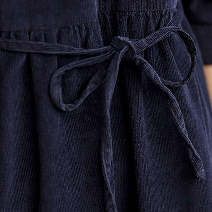 Buddha Stones – Langärmliges Midikleid aus Baumwollcord mit Schnürdesign, Rüschen, Rundhalsausschnitt und Taschen - image 9