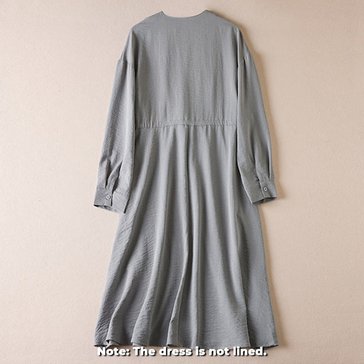 Buddha Stones – Reinfarbiges, langärmliges Midikleid aus Baumwolle mit gekerbtem Kragen und Kordelzug und Taschen - image 8