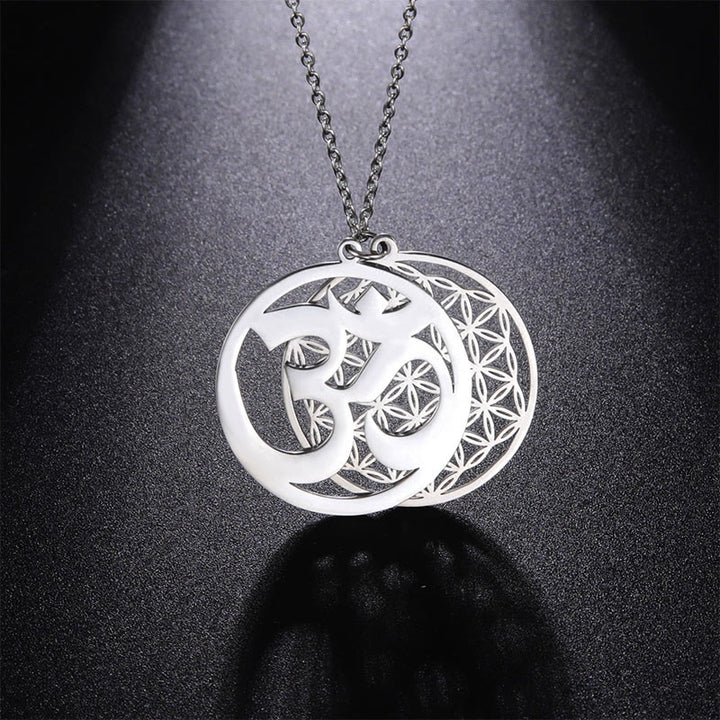 Buddha Stones, Om-Symbol, hohles Blumen-Design, Edelstahl-Verbindungs-Halskettenanhänger - Silber - image 0