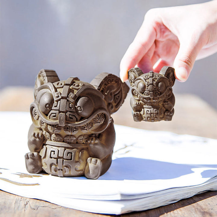 Buddha Stones aus handgefertigtem Gold, die ein Ungeheuer verschlingt – Eisenpulver-Rostguss-Harz-Statue – Heimdekoration - image 11