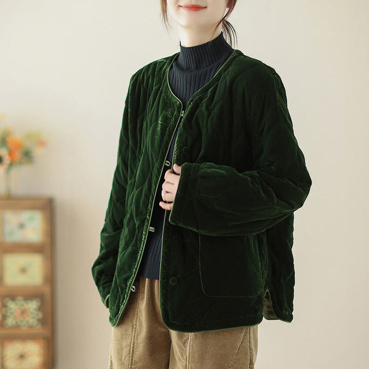 Kurzärmelige, dicke Damenjacke mit Buddha Stones -Diamantmuster und Taschen - Dunkelgrün - US12, UK/AU16, EU44 (2XL) - image 0