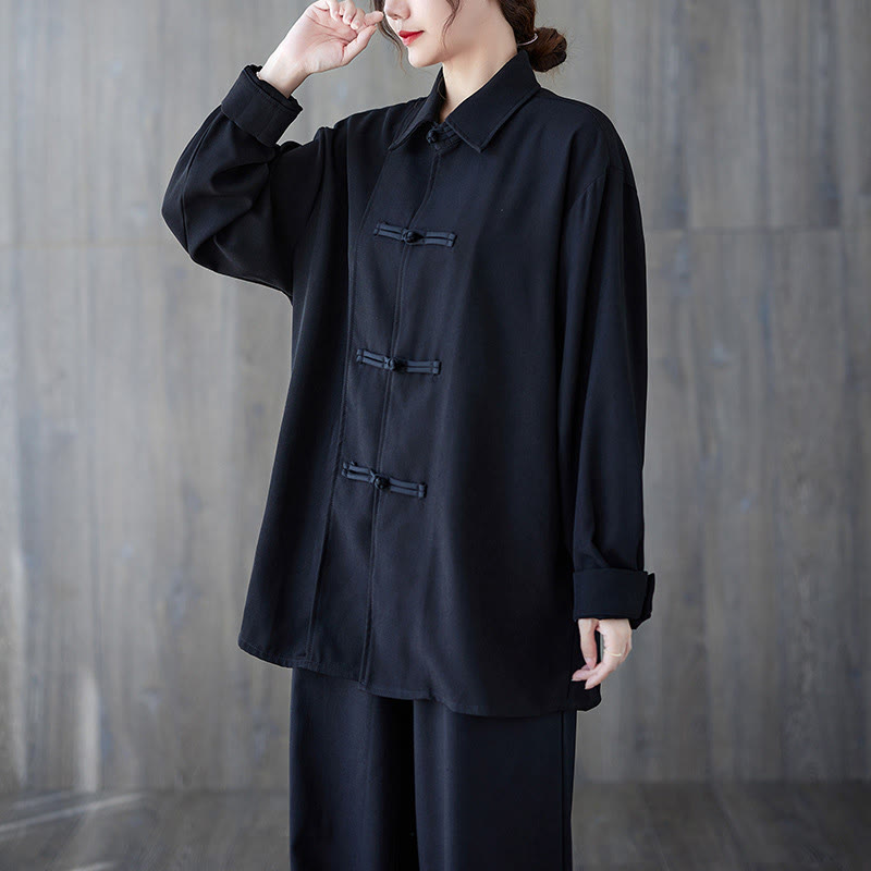 Buddha Stones Schwarzes, schlichtes Langarmshirt aus Baumwolle mit Froschknopfverschluss für Damen - image 1