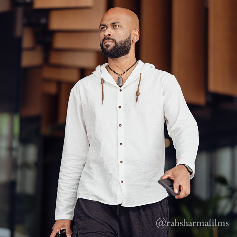Buddha Stones Einfarbiges Langarm-Herrenhemd aus Leinen mit Kapuze und Kordelzug - image 4