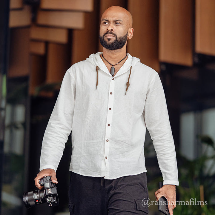 Buddha Stones Einfarbiges Langarm-Herrenhemd aus Leinen mit Kapuze und Kordelzug - image 3