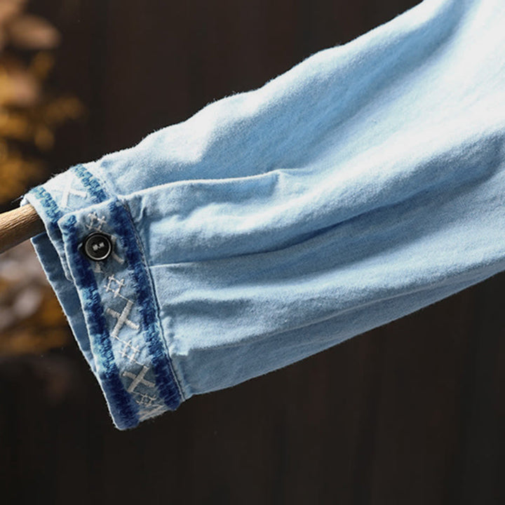 Damenhemd aus Baumwoll-Denim mit Buddha Stones, geometrischem Muster, Blumenstickerei, halben Knöpfen und langen Ärmeln - image 10