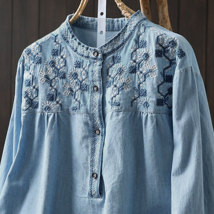Damenhemd aus Baumwoll-Denim mit Buddha Stones, geometrischem Muster, Blumenstickerei, halben Knöpfen und langen Ärmeln - image 3