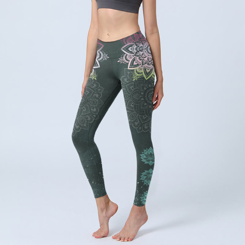 Leggings mit Buddha Stones -Symmetrie, Mandalas und Lotusblumenmuster – Damen-Yogahosen - Dunkelgrün - US18, UK/AU22, EU50 (4XL) - image 0