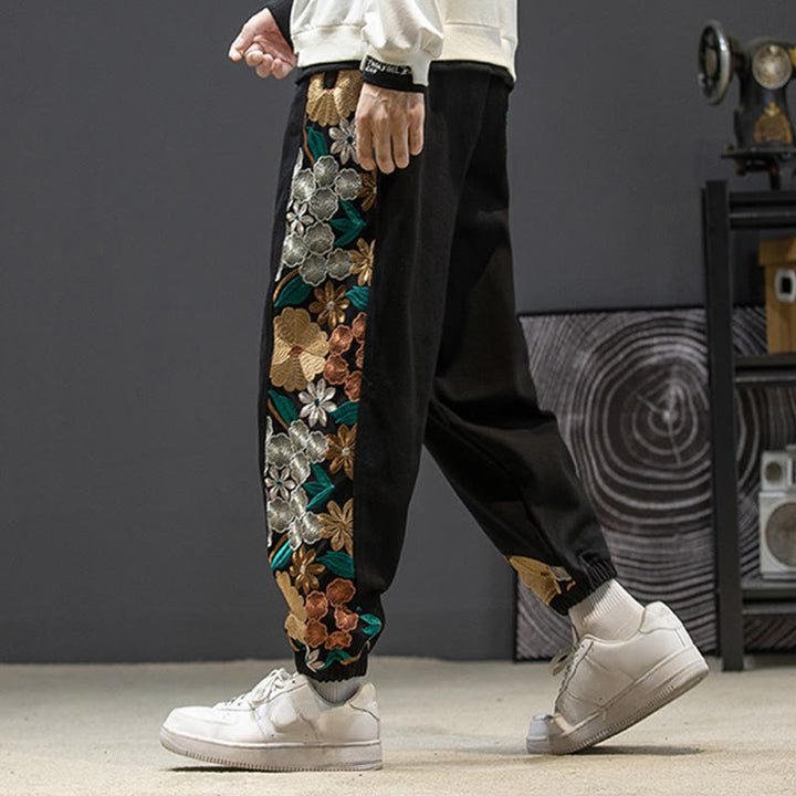 Buddha Stones Frühlings-Herrenhose aus Baumwolle mit besticktem Blumenmuster und Taschen - image 2