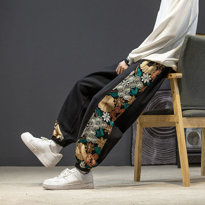 Buddha Stones Frühlings-Herrenhose aus Baumwolle mit besticktem Blumenmuster und Taschen - Schwarz - US/ UK/AU46, EU56 (5XL) - image 0