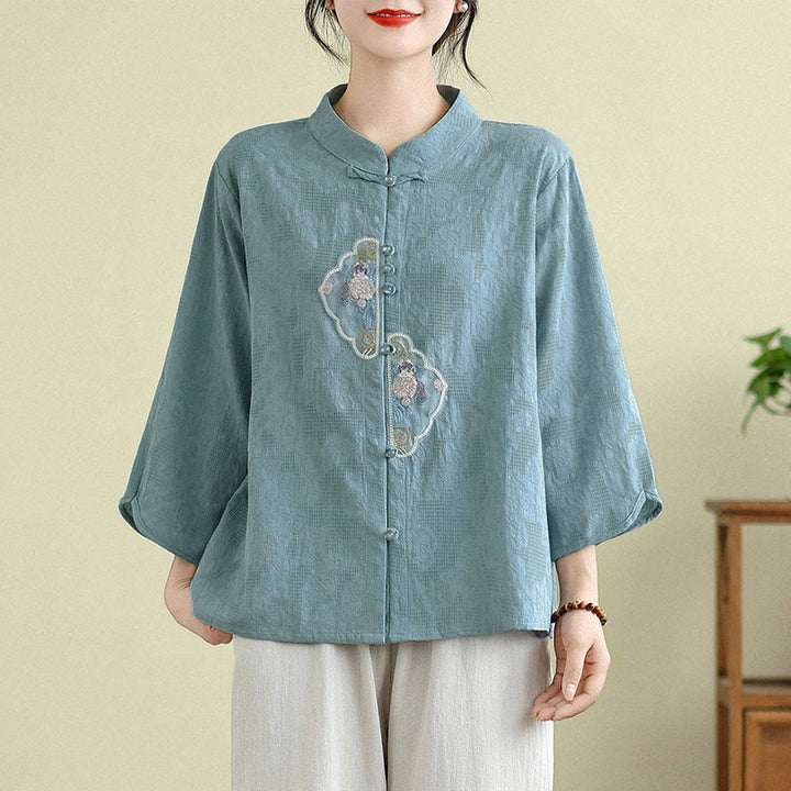 Damenbluse aus Baumwolle mit Buddha Stones, Blumenstickerei, Jacquard-Muster, Dreiviertelärmeln und Froschknopfverschluss - Hellblau - US12, UK/AU16, EU44 (3XL) - image 9