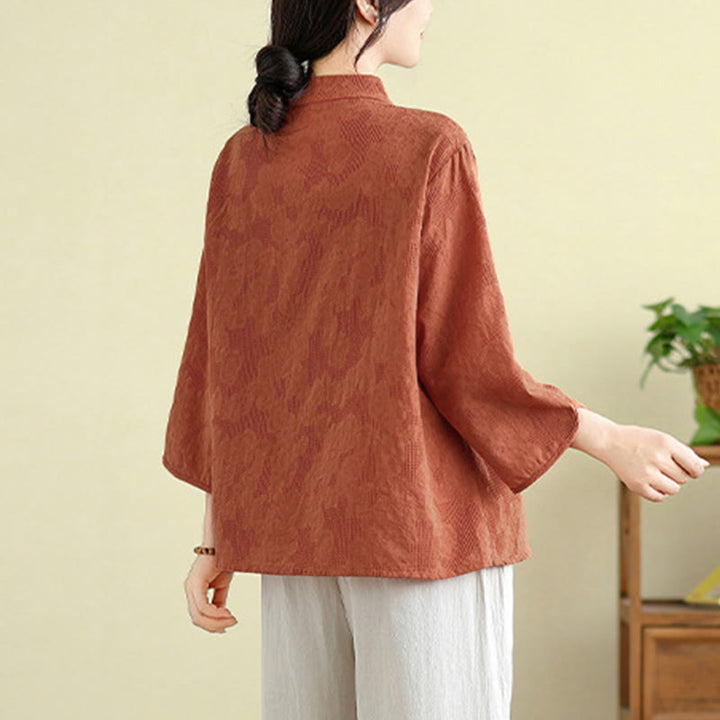 Damenbluse aus Baumwolle mit Buddha Stones, Blumenstickerei, Jacquard-Muster, Dreiviertelärmeln und Froschknopfverschluss - image 2
