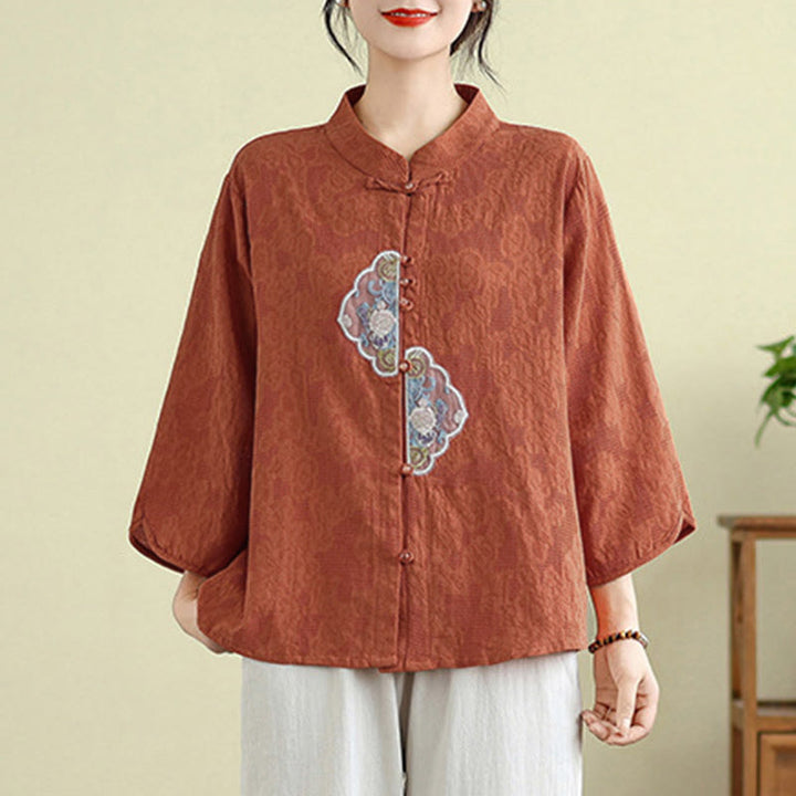 Damenbluse aus Baumwolle mit Buddha Stones, Blumenstickerei, Jacquard-Muster, Dreiviertelärmeln und Froschknopfverschluss - image 5