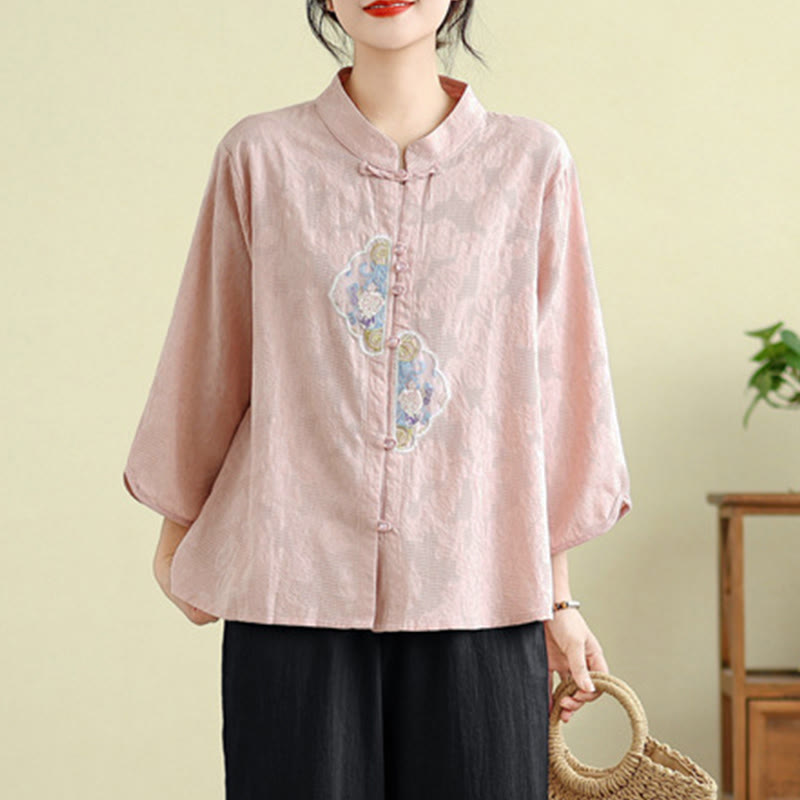 Damenbluse aus Baumwolle mit Buddha Stones, Blumenstickerei, Jacquard-Muster, Dreiviertelärmeln und Froschknopfverschluss - image 20