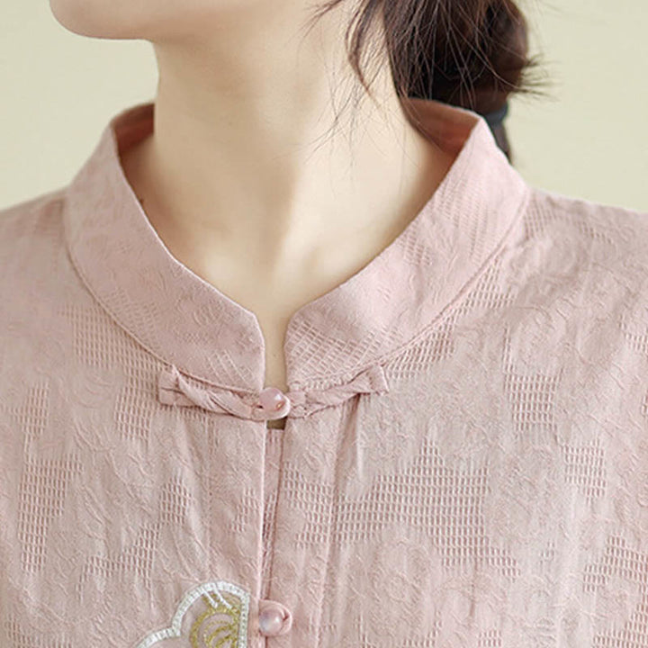 Damenbluse aus Baumwolle mit Buddha Stones, Blumenstickerei, Jacquard-Muster, Dreiviertelärmeln und Froschknopfverschluss - image 22